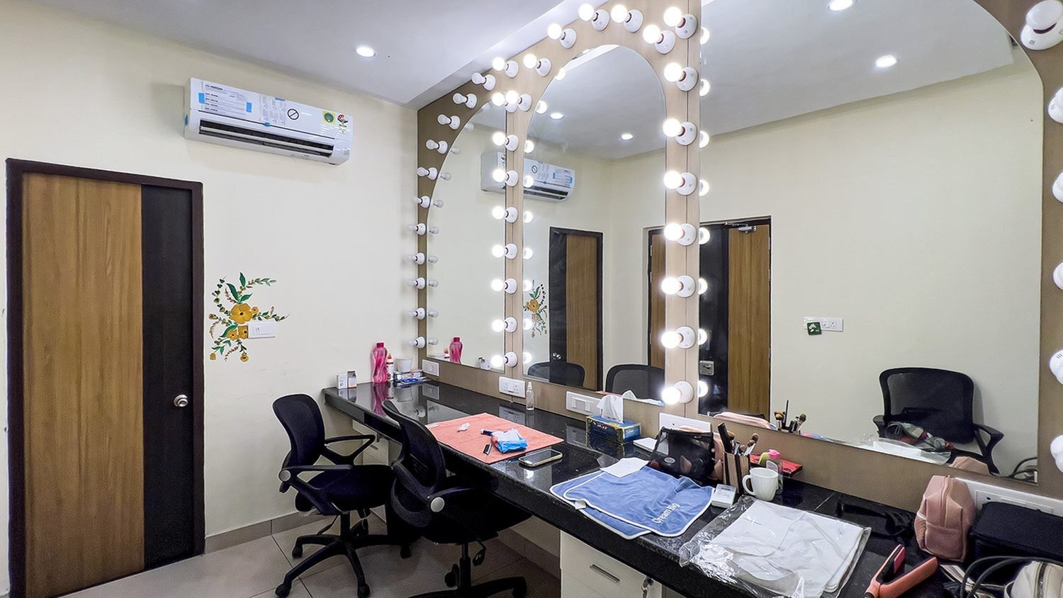Make-Up Room